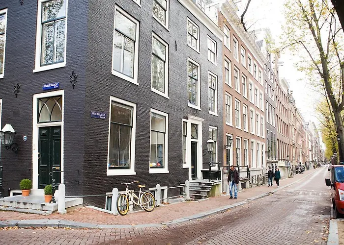 Mokum Suites